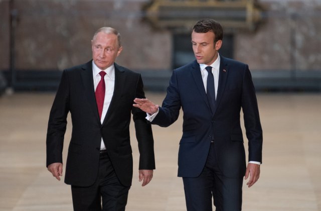 Emmanuel Macron i-a cerut lui Vladimir Putin retragerea &bdquo;armelor grele și ușoare&rdquo; de la Zaporojie