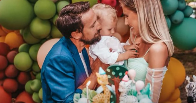 Viitorul sună bine pentru Luca Tiago. Ce a ales fiul lui Dani Oțil de pe tăviță la tăierea moțului