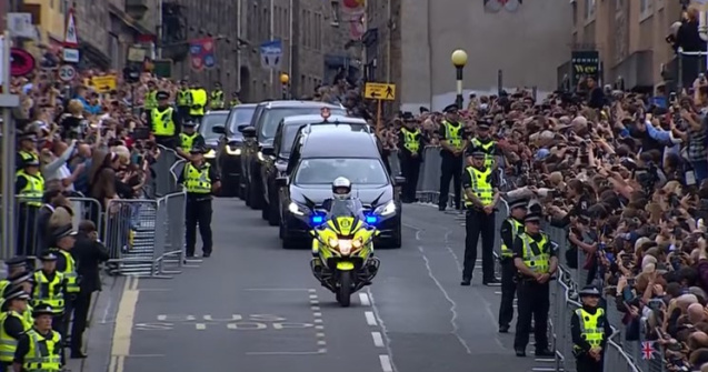 Britanicii sunt îndemnați să nu aducă ursuleți sau baloane în semn de omagiu pentru Regina Elisabeta a II-a