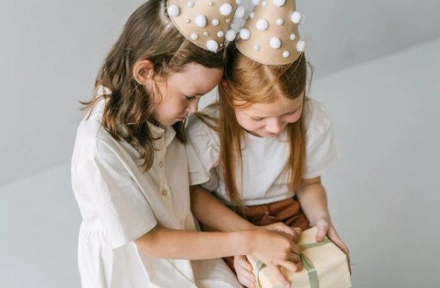 Alegerea cadourilor potrivite pentru copii &icirc;n funcție de v&acirc;rstă