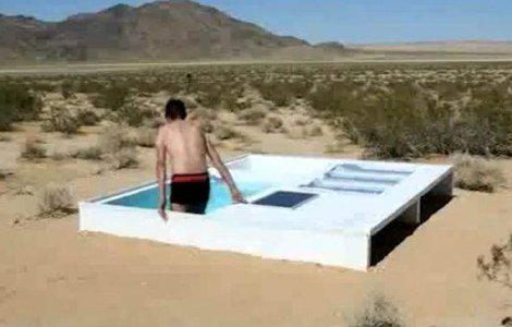  Video  Surpriza pentru turisti! Piscina ascunsa in mijlocul desertulu