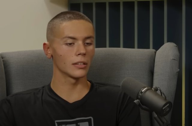 David Popovici &icirc;mplinește 18 ani: &bdquo;S-a născut &icirc;n Rom&acirc;nia și a uimit o lume &icirc;ntreagă&rdquo;