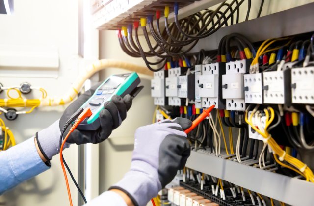 Economia la curent se vede &icirc;n facturi după un an. Cele două situații de care trebuie să ținem cont