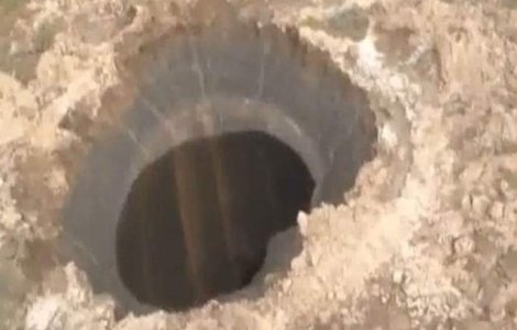  Video  Crater ciudat, pe o campie din Siberia