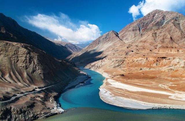 [FOTO] Cand "gigantii" se intalnesc: 10 imagini superbe de la confluenta a doua rauri