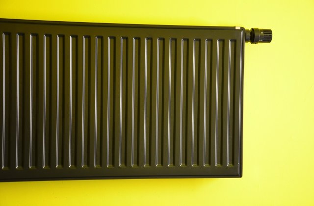 Centrală proprie sau termoficare centralizată? Care aduce facturi mai mici?
