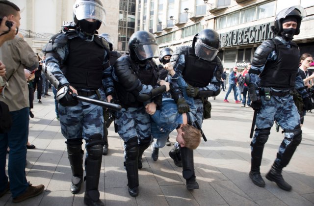 &Icirc;n peste 30 de orașe din Rusia au pornit protestele după anunțul lui Putin de mobilizare a populației