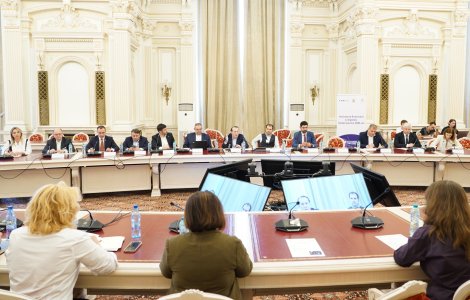 Salarii și sporuri mai mari pentru demnitari, din noiembrie: „Să fim bogaţi şi cinstiţi şi ţara o va duce mai bine"