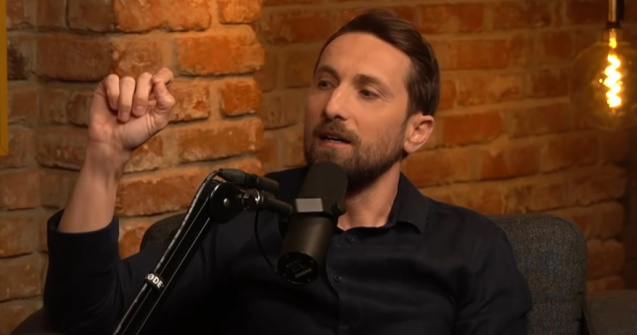 Dani Oțil face economie la energie electrică: „M-am săturat, mă dor genunchii de la...”