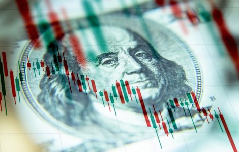 Dolarul înregistrează un record istoric! Dolarul trece de 5 lei