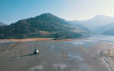 Povestea bisericii scufundate...