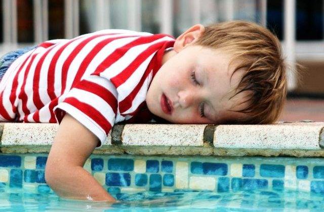 Riscul de deces este mai mare in cazul bebelusilor care dorm impreuna cu parintii