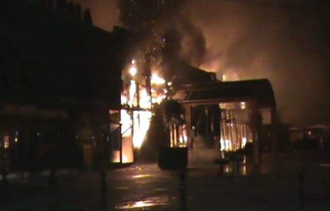  Video  INCENDIU de proportii in Piatra Neamt: Piata Centrala, distrusa in totalitate