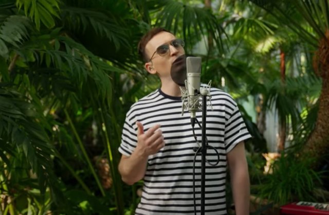 Ce meserii a avut Denis Roabeș &icirc;nainte de a se muta &icirc;n Rom&acirc;nia. Antrenorului de la Vocea Rom&acirc;niei nu i-a fost ușor