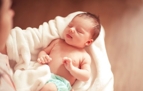 Mamele cu nou-născuți de până la 3 luni vor primi un ajutor de 2.000 de lei