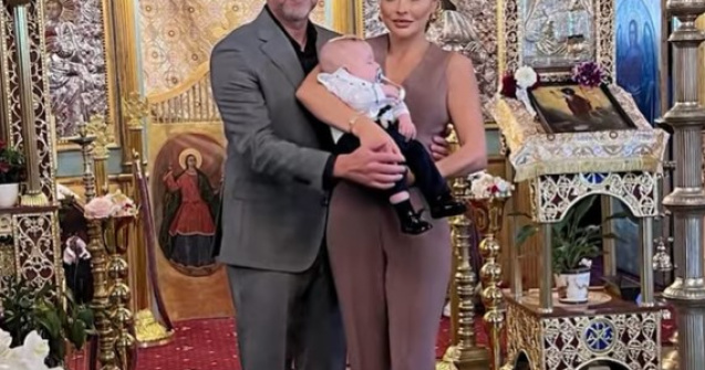Laurențiu Reghecampf și Corina Caciuc și-au botezat fiul. Ce mesaj a transmis Anamaria Prodan și ce ținute au purtat aceștia