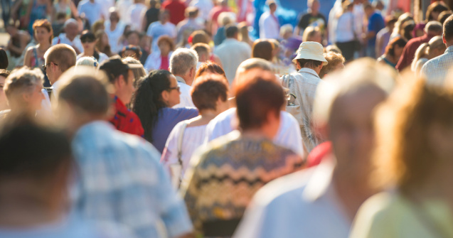 Rămânem tot mai puțini: Cu cât ar putea să scadă populația României până în 2050