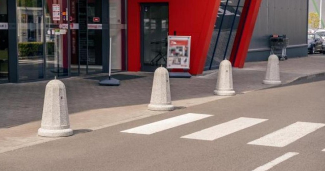 Enigma din Sectorul 4: Bolarzi albi noi, înlocuiți după câteva săptămâni cu alții portocalii. Explicația Primăriei