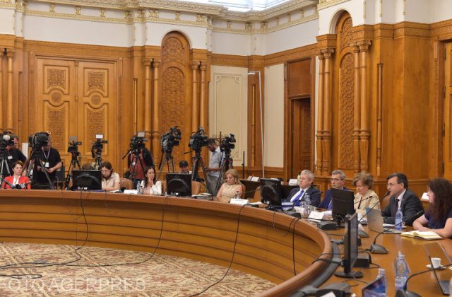 Program de parlamentar. Aleșii au vacanță după vacanță: Vin &icirc;n plen o zi pe săptăm&acirc;nă după două luni de pauză