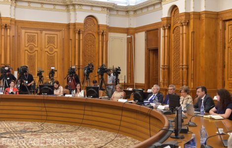 Program de parlamentar. Aleșii au vacanță după vacanță: Vin în plen o zi pe săptămână după două luni de pauză