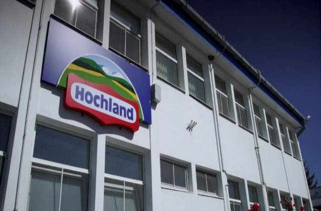 (P) Cascavalul Hochland: Din lapte romanesc, cu rigoare germana!