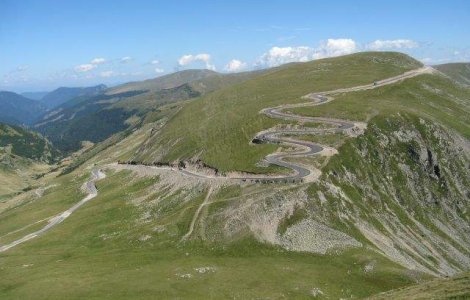 Soseaua Transalpina, blocata de aluviuni in urma unei ploi torentiale
