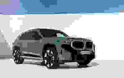 BMW prezintă primul XM din...