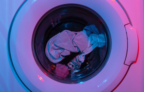 Ce sunt și cum funcționează mașinile de spălat semiautomate?