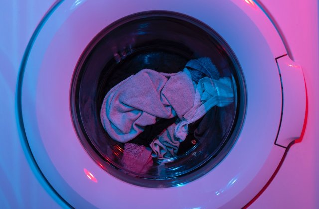 Ce sunt și cum funcționează mașinile de spălat semiautomate?