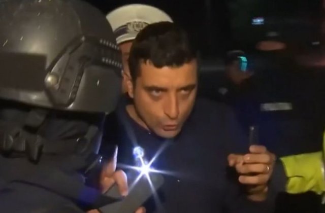 George Simion, scandal cu poliția &icirc;n Piața Victoriei. Liderul AUR ar fi condus cu permisul suspendat