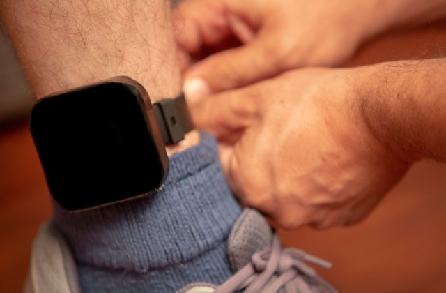 Primul rom&acirc;n căruia i s-a montat brățară electronică de supraveghere. A fost agresiv cu iubita sa