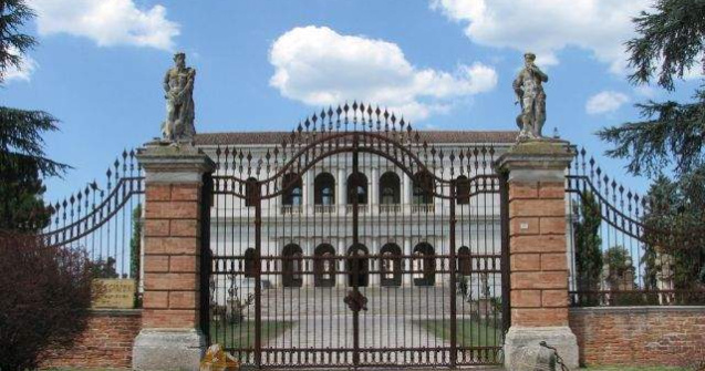 Vila "parintelui" lui Pinocchio, scoasa la vanzare pentru 189 mil. euro