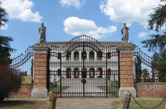 Vila "parintelui" lui Pinocchio, scoasa la vanzare pentru 189 mil. euro