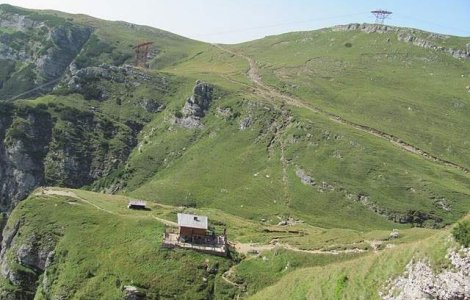 Un turist a fost gasit mort intr-o rapa din Muntii Bucegi