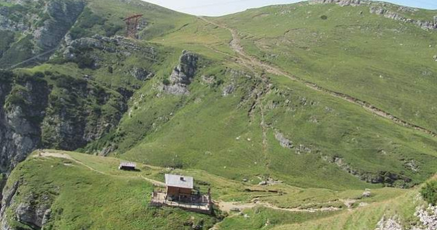 Un turist a fost gasit mort intr-o rapa din Muntii Bucegi
