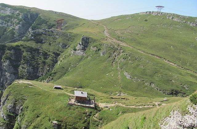 Un turist a fost gasit mort intr-o rapa din Muntii Bucegi