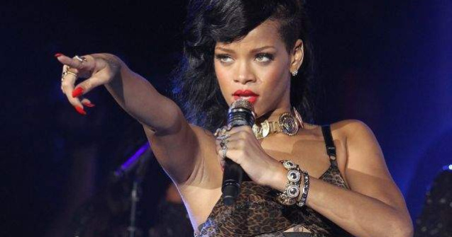 Un barbat fara adapost a fost arestat pentru hartuirea Rihannei