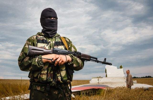 Tiruri de artilerie in apropiere de locul s-a prabusit zborul MH17