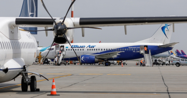 O autospecială de pompieri s-a răsturnat pe platforma Aeroportului Otopeni. Poliţia Transporturi Aeriene a deschis o anchetă: „Nimeni nu a fost rănit”