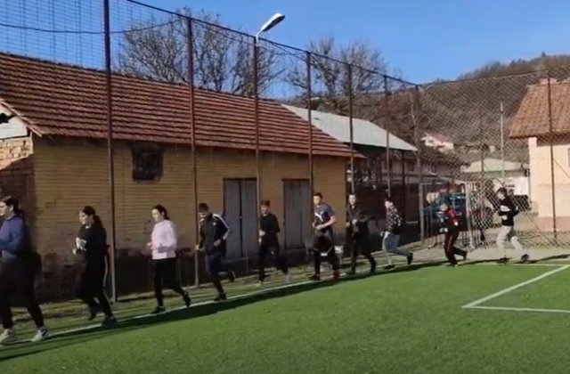 Primăriile, obligate să aloce 30% din buget pentru a &icirc;ncuraja copiii să facă sport