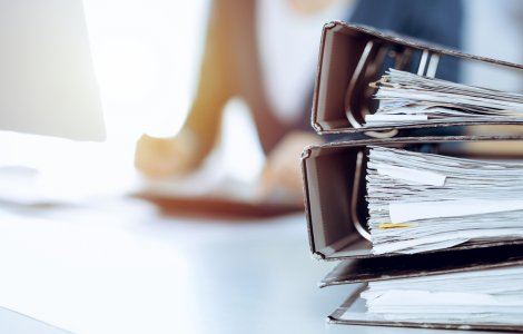 Dosarul cu șină nu va mai fi obligatoriu la instituțiile publice. Proiect de lege