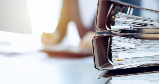 Dosarul cu șină nu va mai fi obligatoriu la instituțiile publice.Proiect de lege