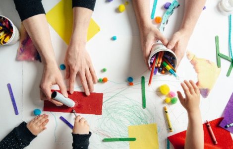 6 jocuri care dezvoltă creativitatea copiilor