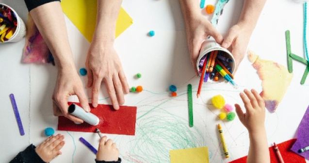 6 jocuri care dezvoltă creativitatea copiilor