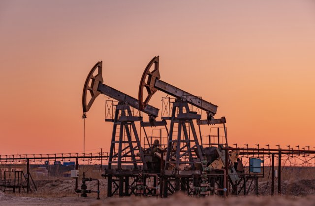 OPEC scade producția de petrol pentru a crește prețul 