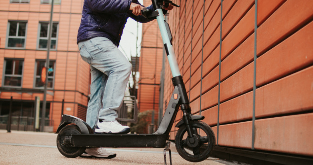 Vârsta minimă de la care se permite închirierea unei trotinete electrice
