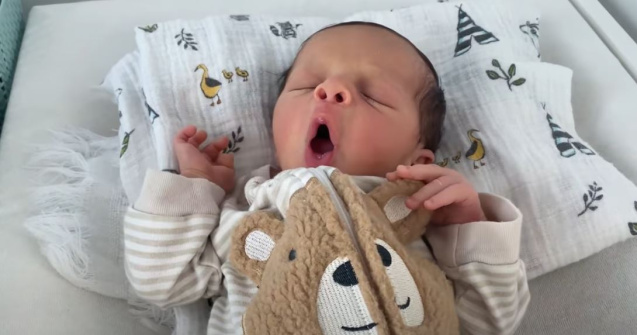 Părinții din Anglia, inspirați de David Bowie și familia Kardashian. Prenumele alese de celebrități pentru copiii lor, din ce în ce mai la modă