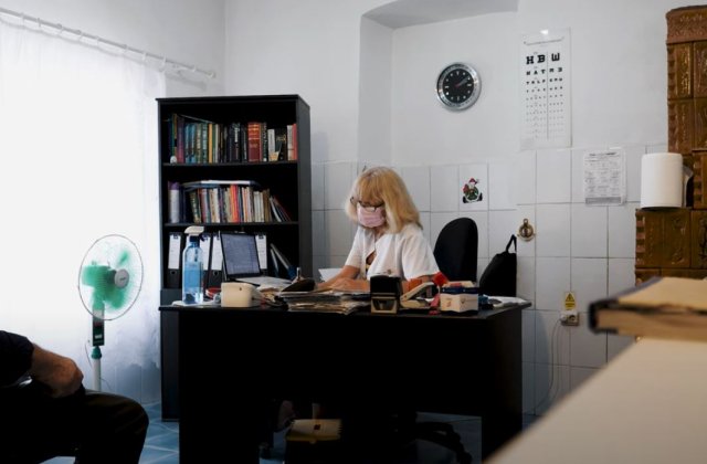 Unele spitale funcționează la cotă de avarie, din lipsă de specialiști. Creșterile salariale nu &icirc;i conving pe medici să răm&acirc;nă &icirc;n țară