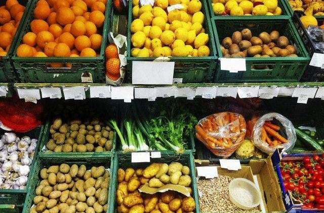 Rusia INTERZICE importurile de fructe si legume din Polonia