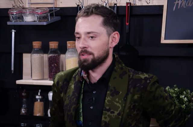 Ce regretă Cucu de la Noaptea T&acirc;rziu &icirc;n legătură cu părinții lui. Artistul are o poveste de viață impresionantă